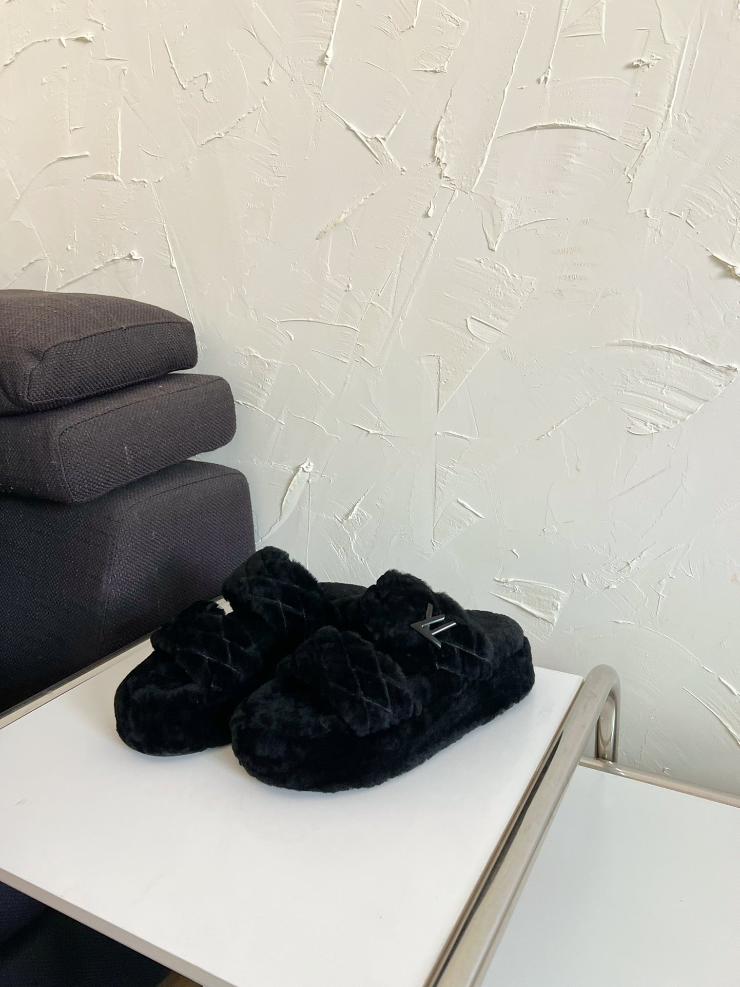 LOUIS VUITTON LV SUNSET PLATFORM COMFORT MULE IN BLACK SHEARLING