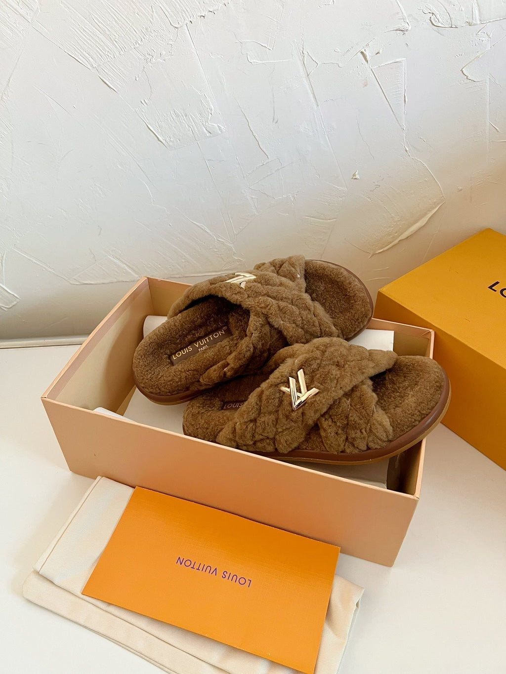 LOUIS VUITTON LV BLISS COMFORT MULE IN CHOCOLATE BROWN SHEARLING