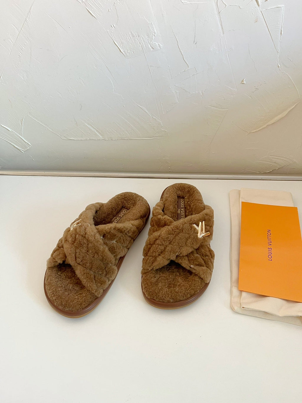 LOUIS VUITTON LV BLISS COMFORT MULE IN CHOCOLATE BROWN SHEARLING