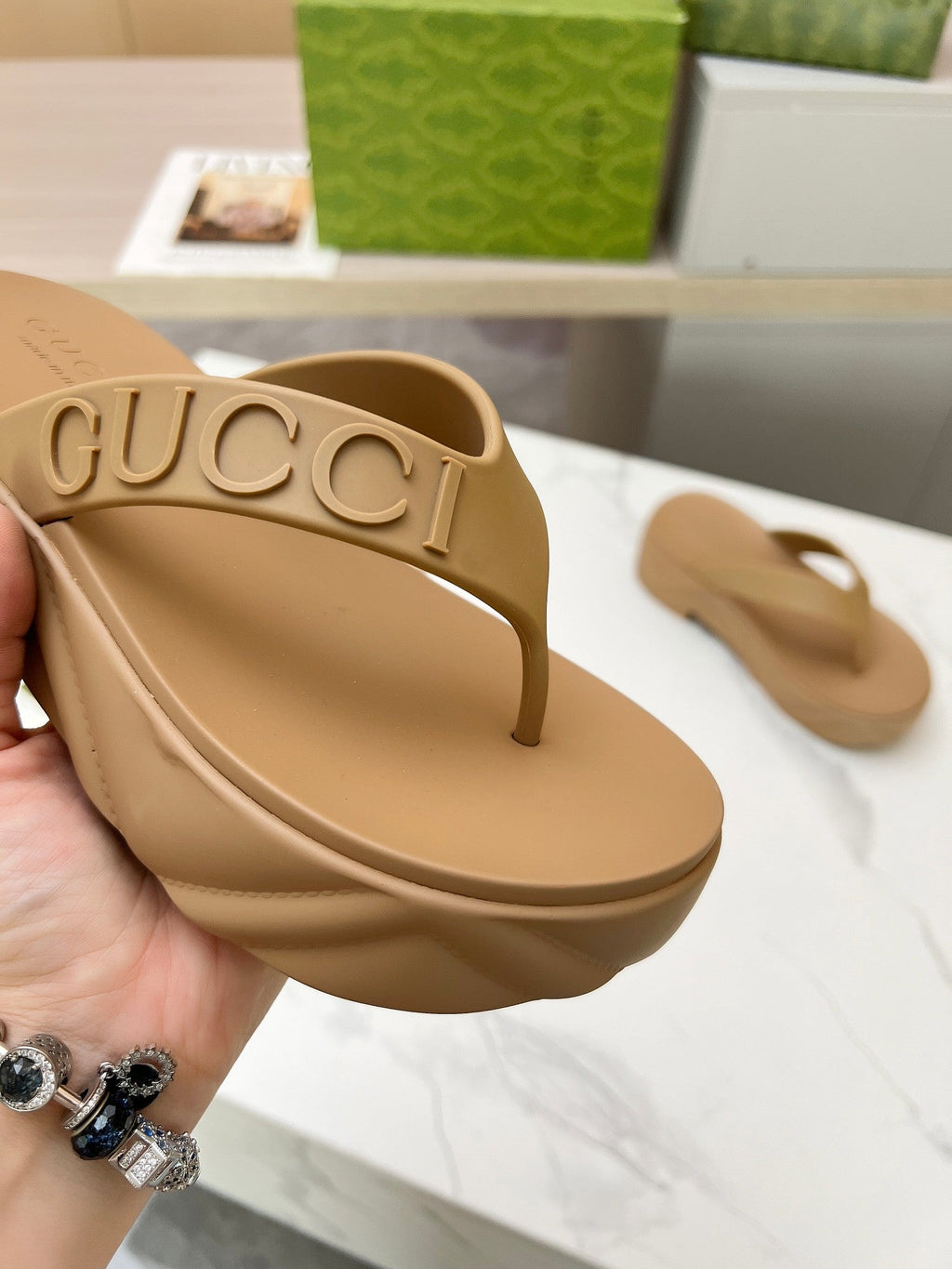 GUCCI THONG PLATFORM IN CIDER BROWN IMPORTED TPU