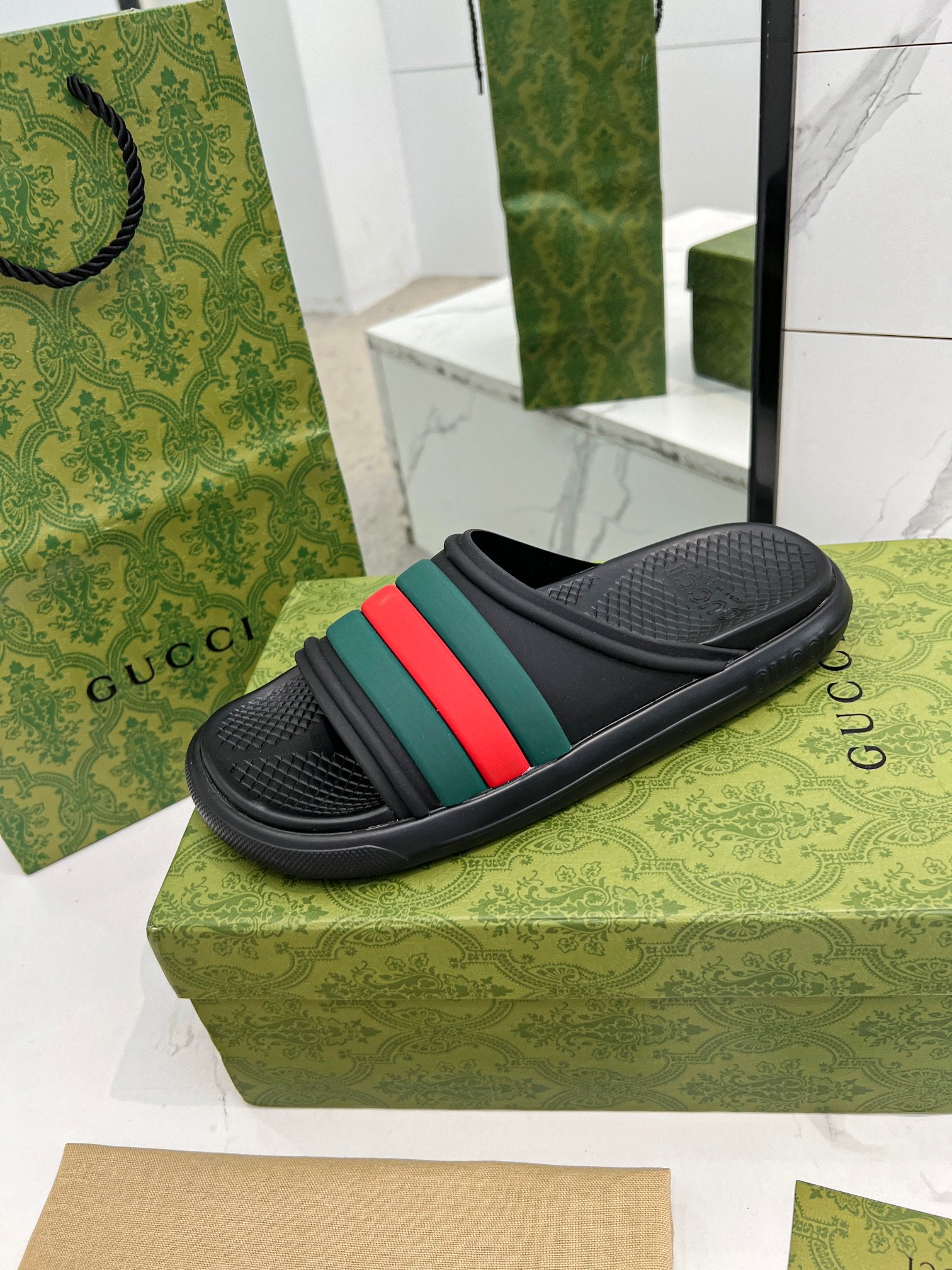 GUCCI PLATFORM SLIPPERS IN BLACK MIX GREEN AND RED IMPORTED TPU