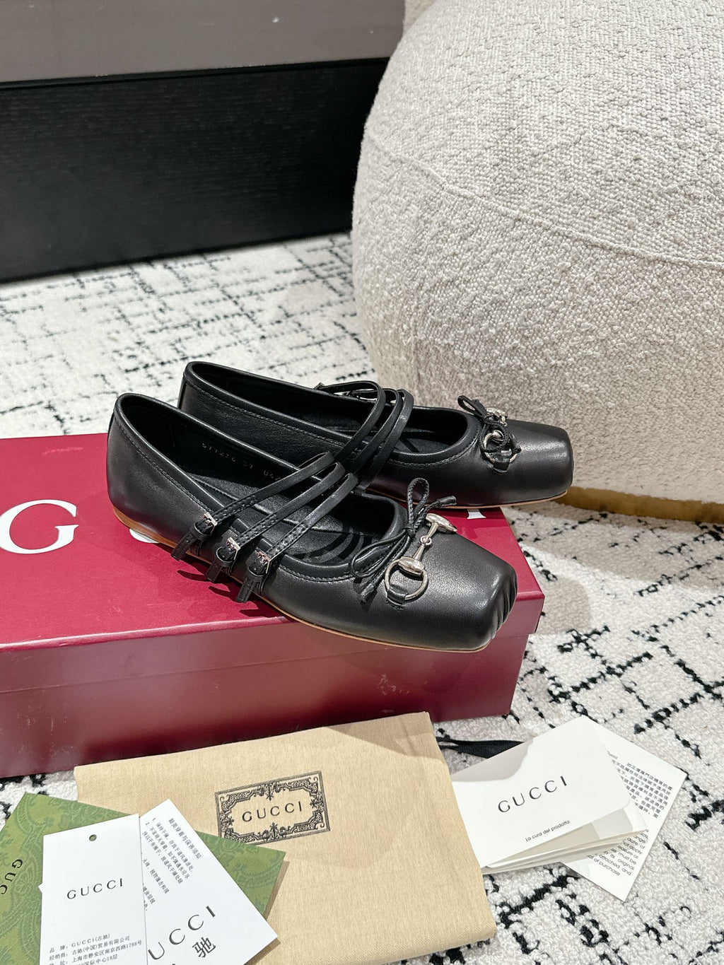 GUCCI MARY JANE FLAT IN BLACK CALFSKIN