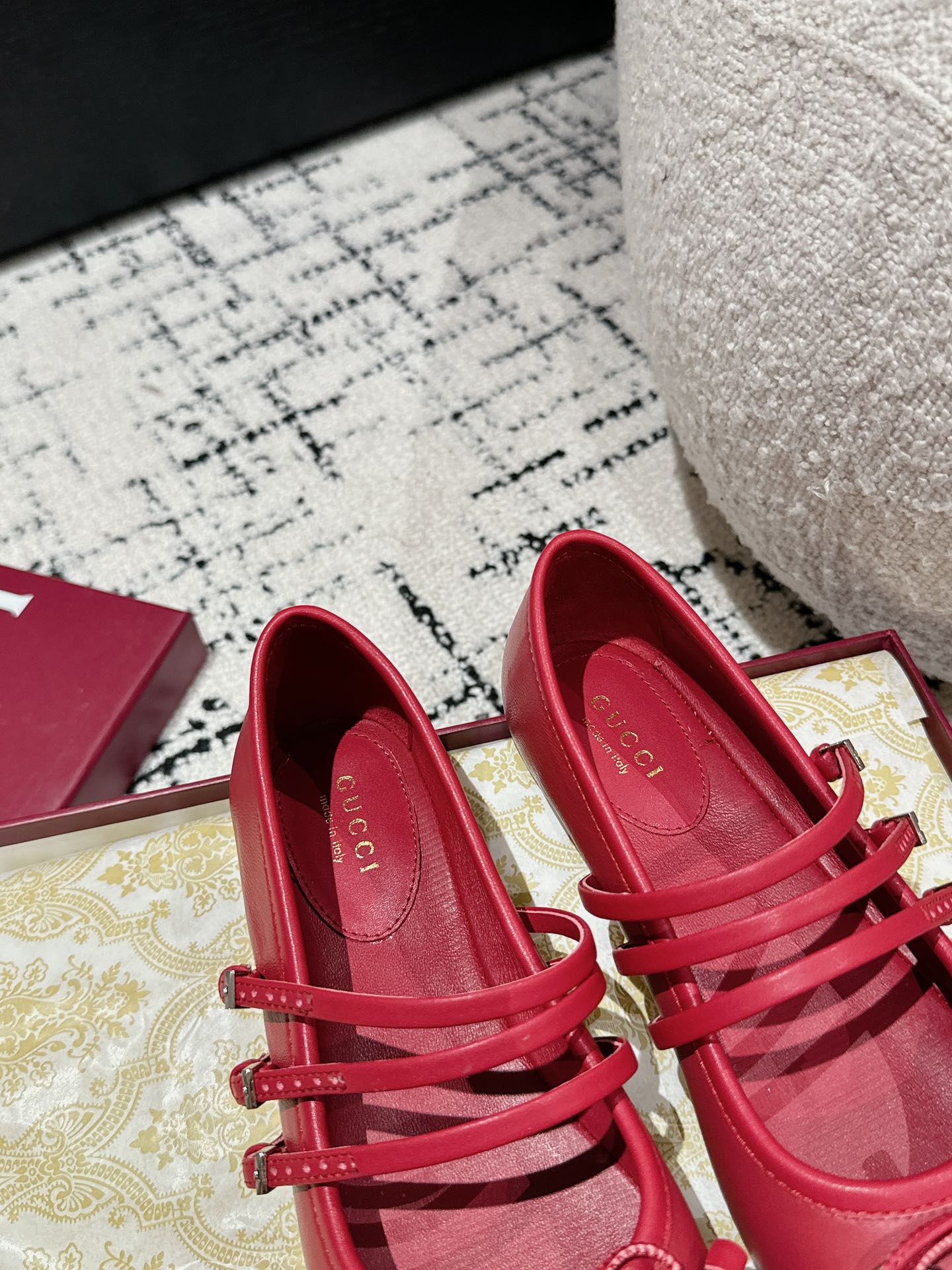 GUCCI MARY JANE FLAT IN CRIMSON RED CALFSKIN