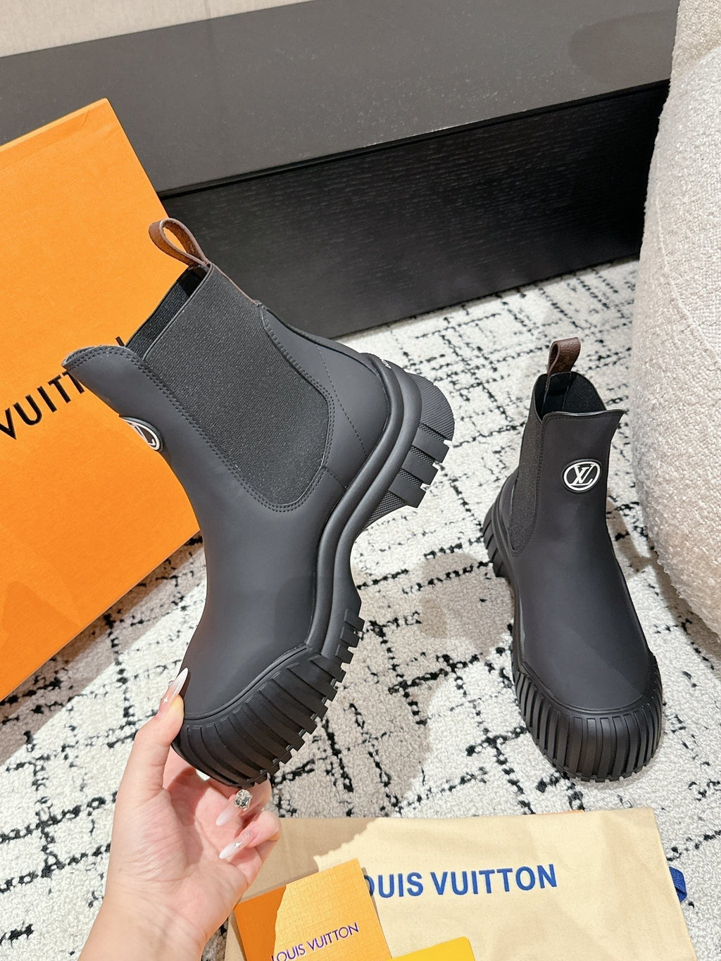LOUIS VUITTON RUBY BOOTS IN BLACK CALFSKIN
