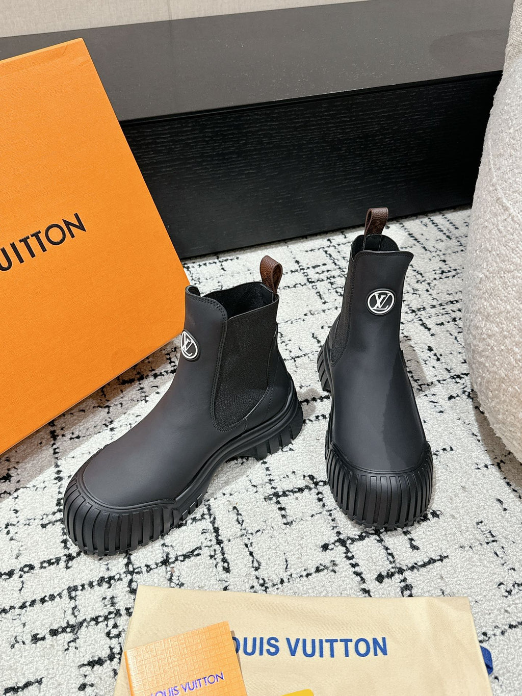 LOUIS VUITTON RUBY BOOTS IN BLACK CALFSKIN