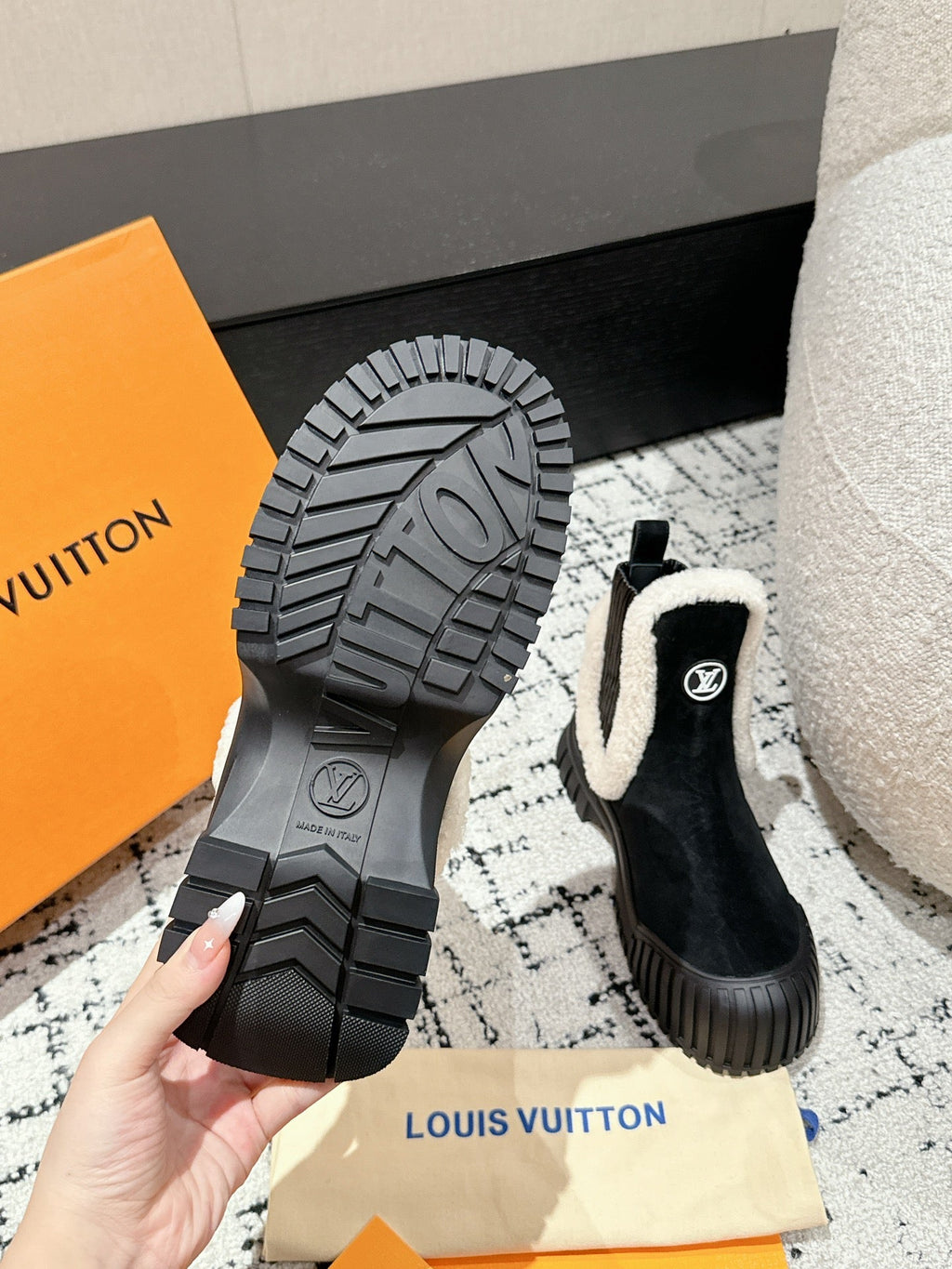 LOUIS VUITTON RUBY FLAT ANKLE BOOT IN BLACK SUEDE WITH WHITE SHEARLING