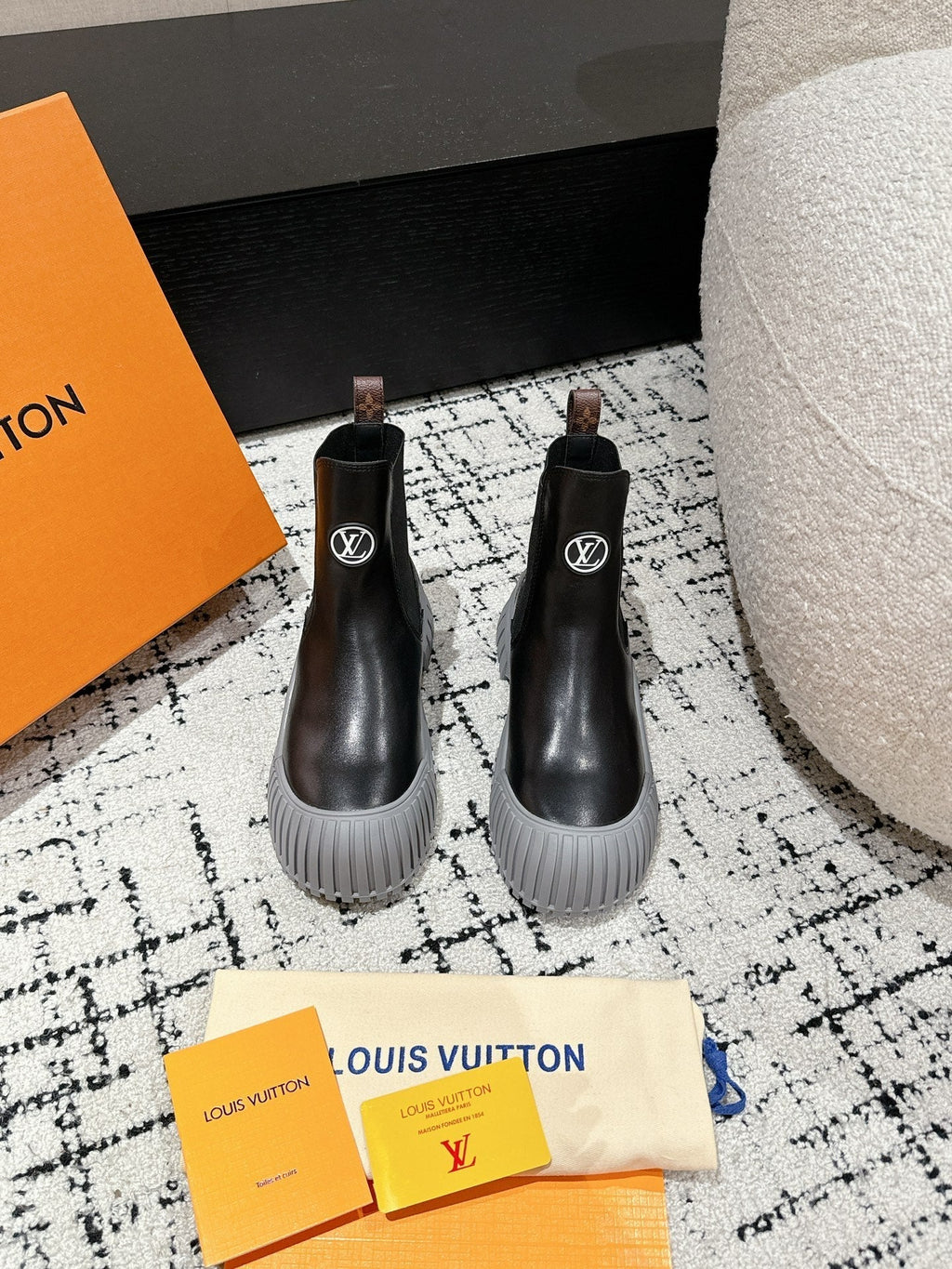 LOUIS VUITTON RUBY BOOTS IN BLACK AND CLOUD GRAY CALFSKIN