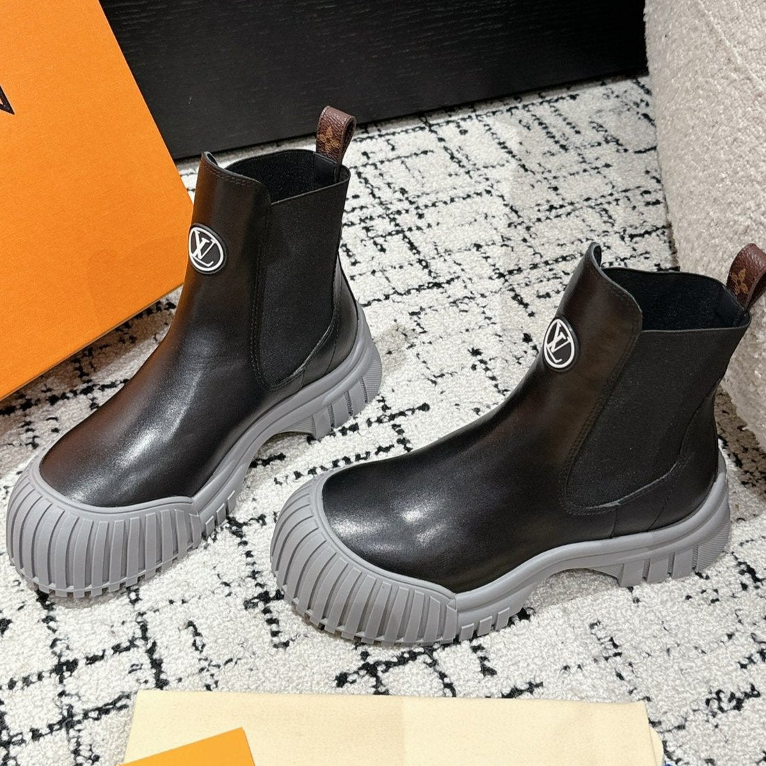 LOUIS VUITTON RUBY BOOTS IN BLACK AND CLOUD GRAY CALFSKIN