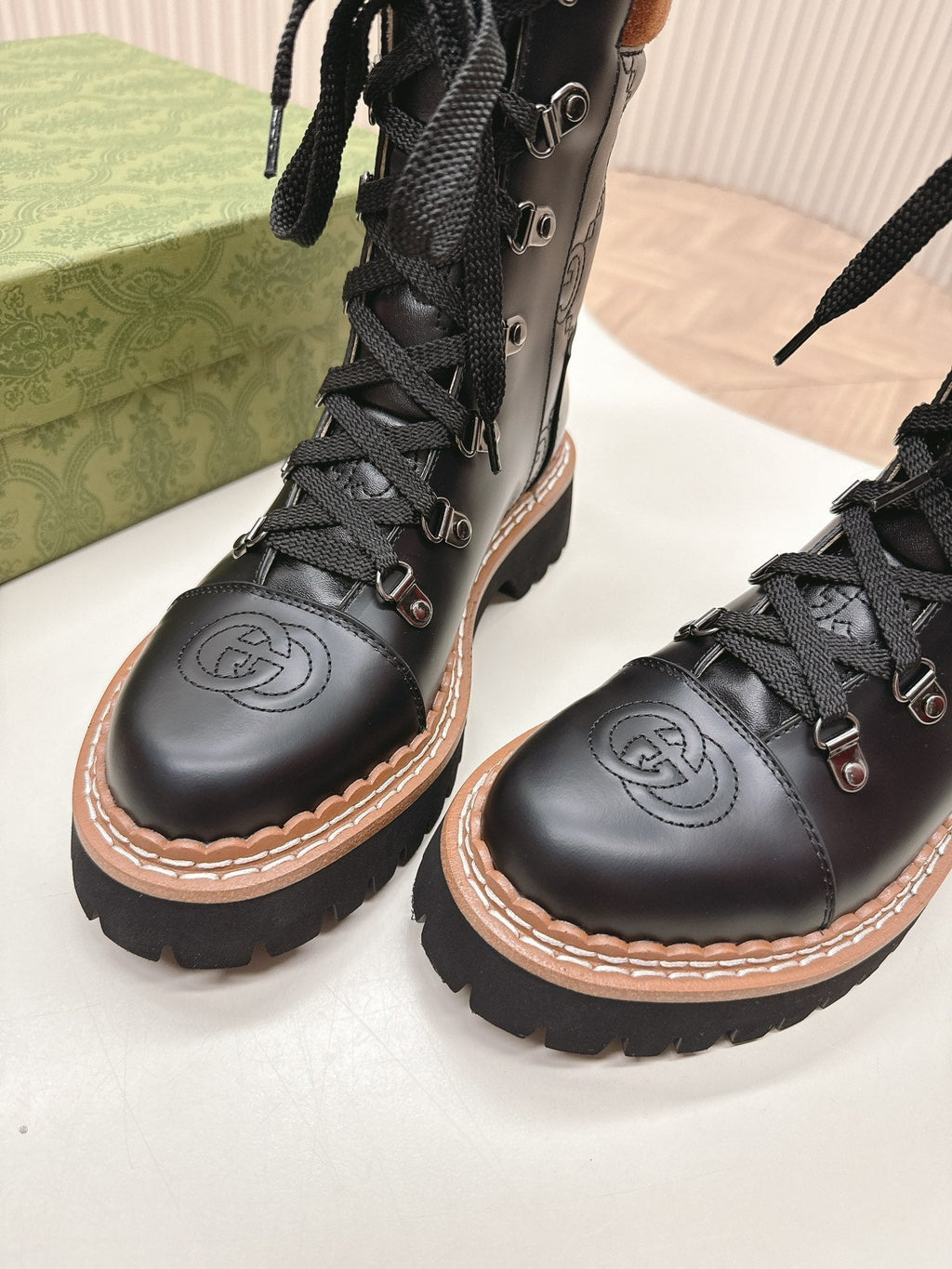 GUCCI MARTIN LACE-UP ANKLE BOOTS IN BLACK EMBOSSED CALFSKIN MIX BROWN SUEDE
