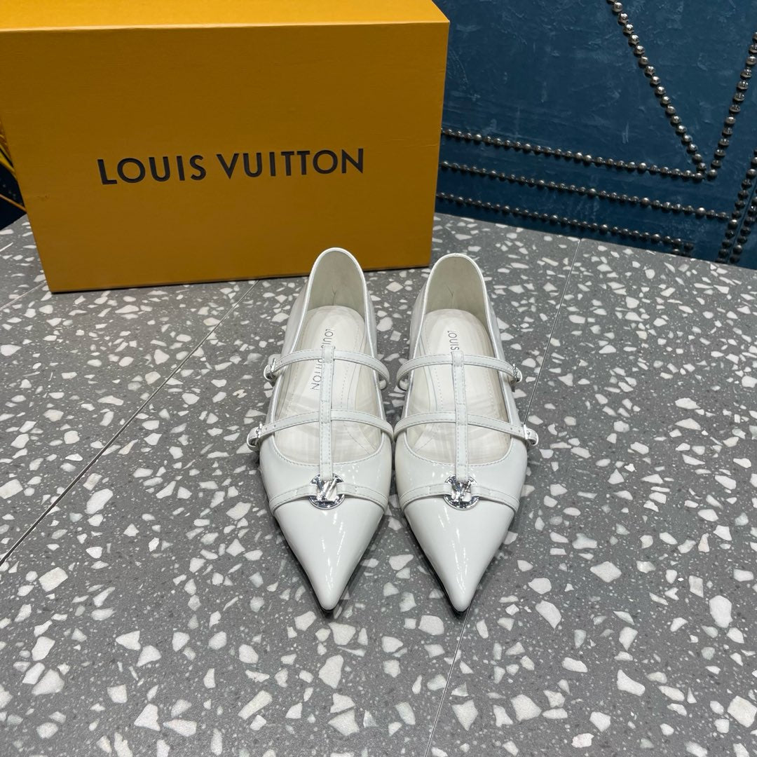 LOUIS VUITTON POINTED FLAT SHOES IN WHITE CALFSKIN