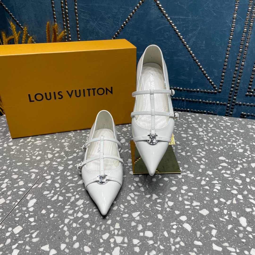 LOUIS VUITTON POINTED FLAT SHOES IN WHITE CALFSKIN