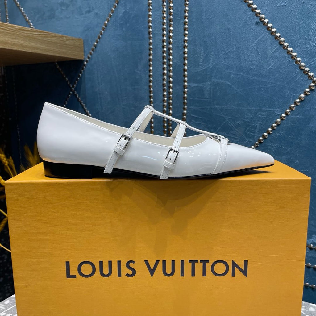 LOUIS VUITTON POINTED FLAT SHOES IN WHITE CALFSKIN