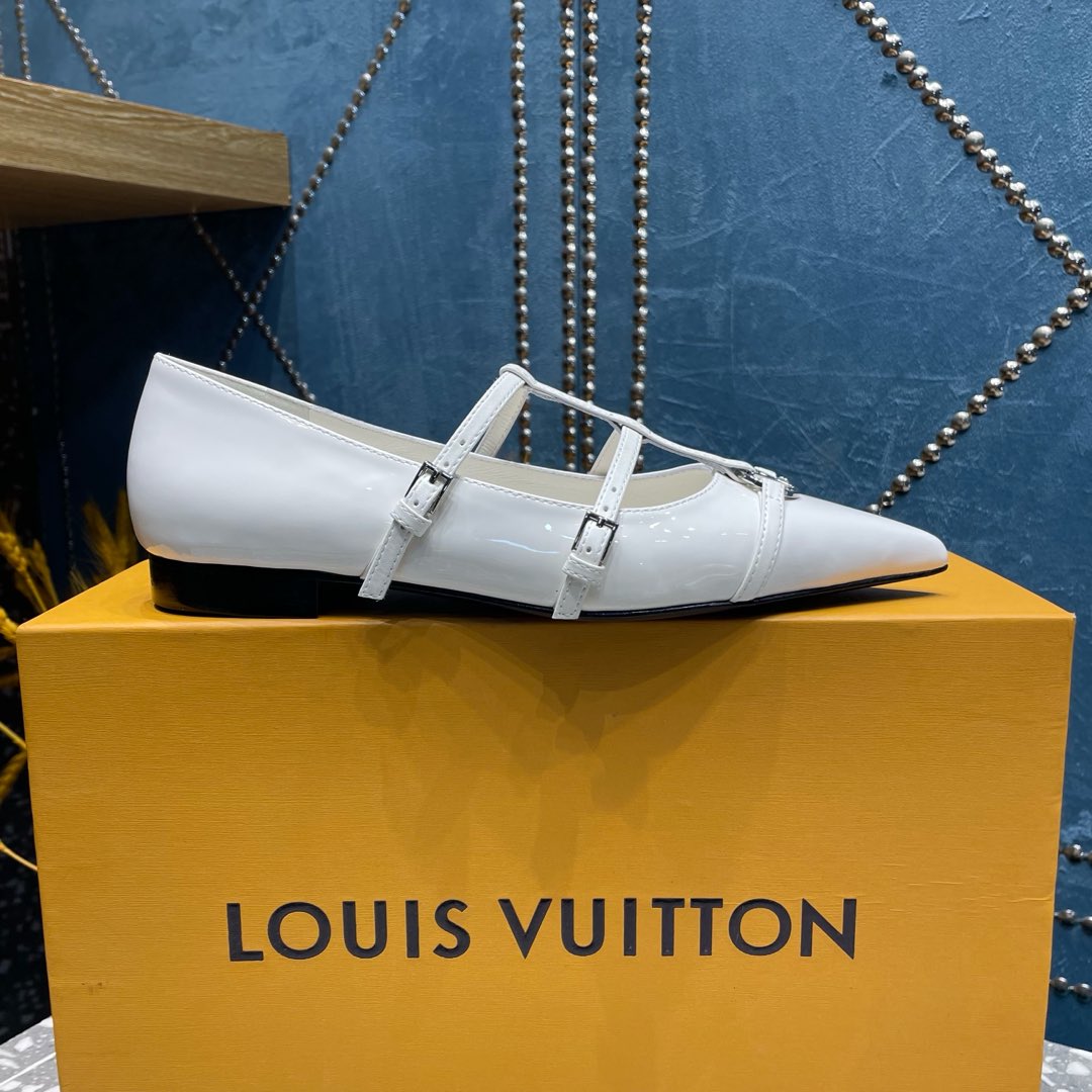 LOUIS VUITTON POINTED FLAT SHOES IN WHITE CALFSKIN