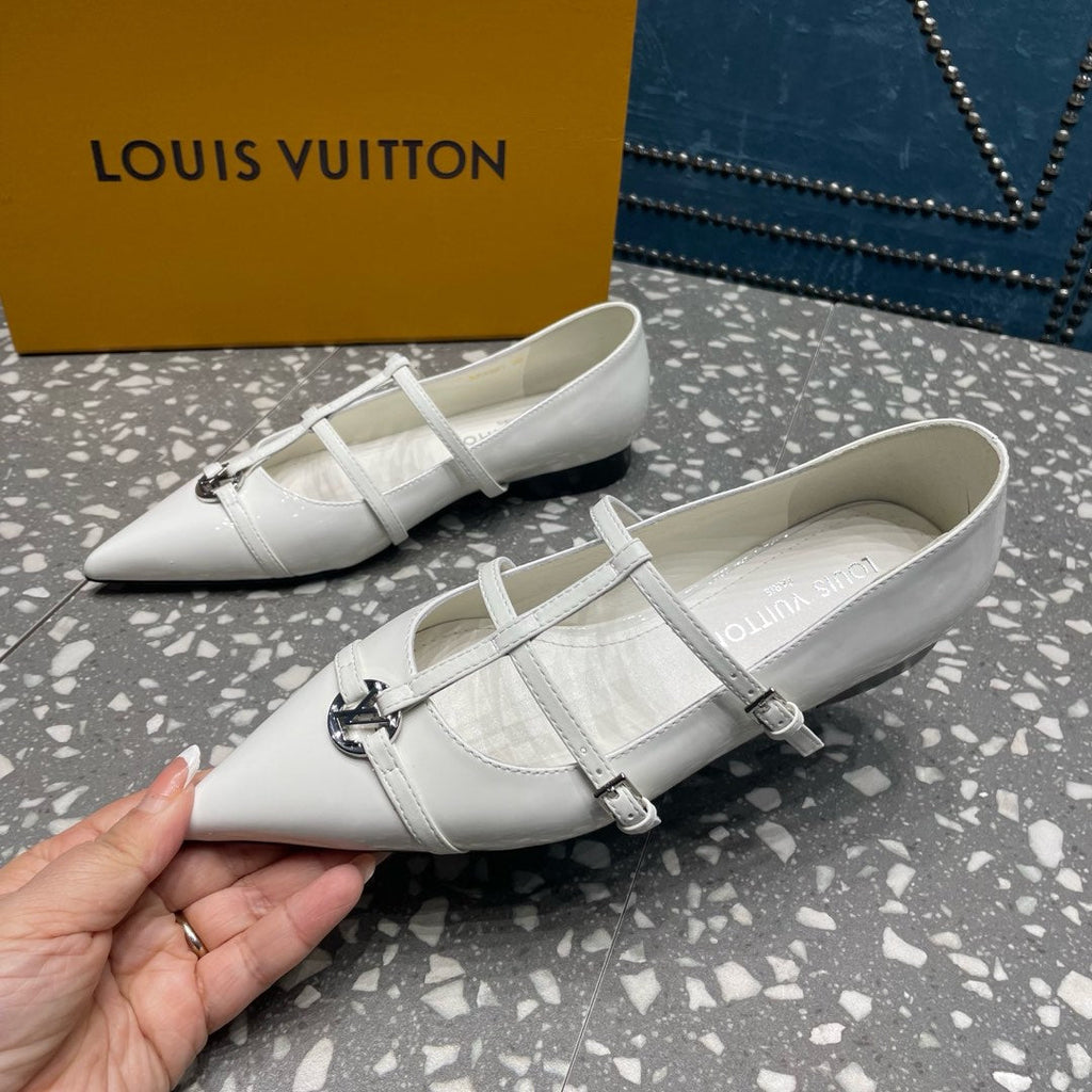 LOUIS VUITTON POINTED FLAT SHOES IN WHITE CALFSKIN