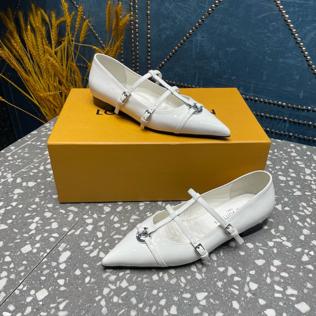 LOUIS VUITTON POINTED FLAT SHOES IN WHITE CALFSKIN