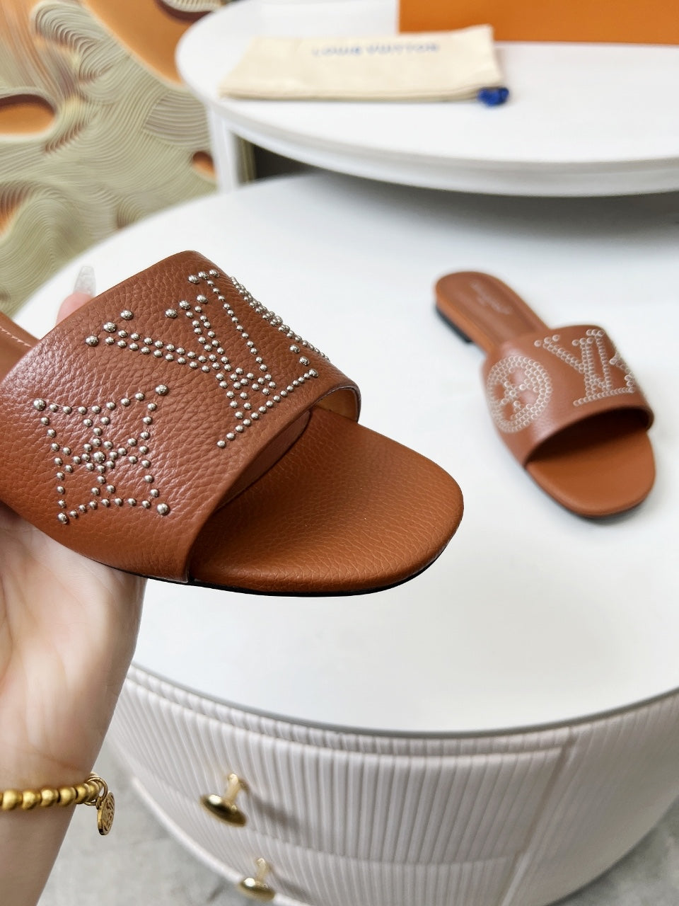 LOUIS VUITTON FLAT SLIDE IN BRONZE BROWN LAMBSKIN WITH RHINSTONES