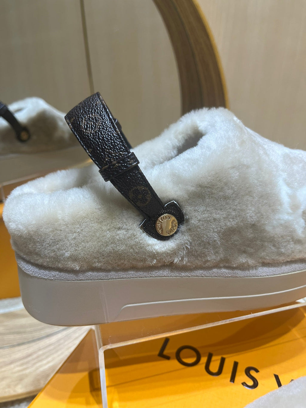 LOUIS VUITTON ASPEN COMFORT CLOG IN KHAKI BEIGE MIX WHITE FLEECE