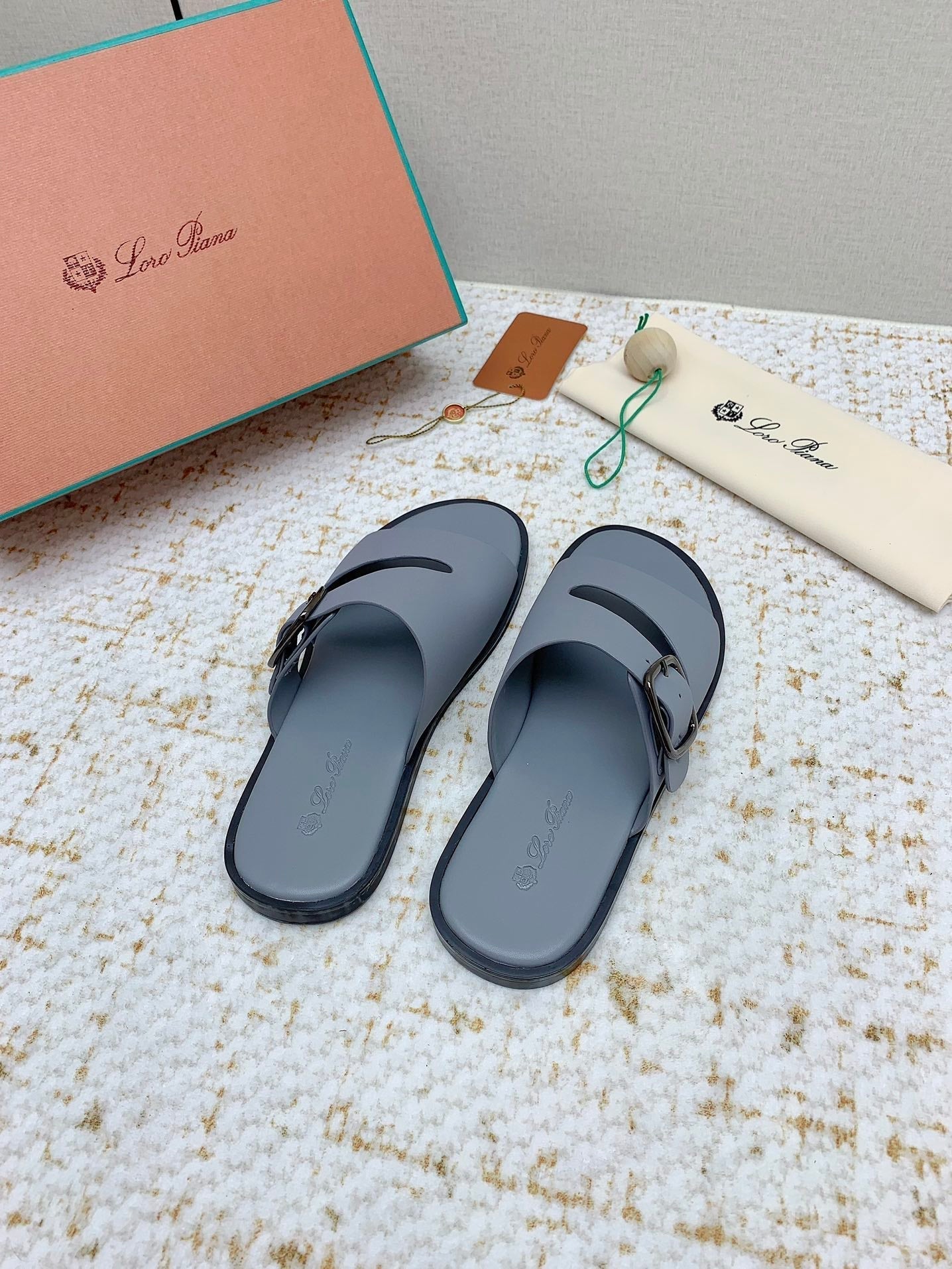 SANDALS IN GREY CALFSKIN