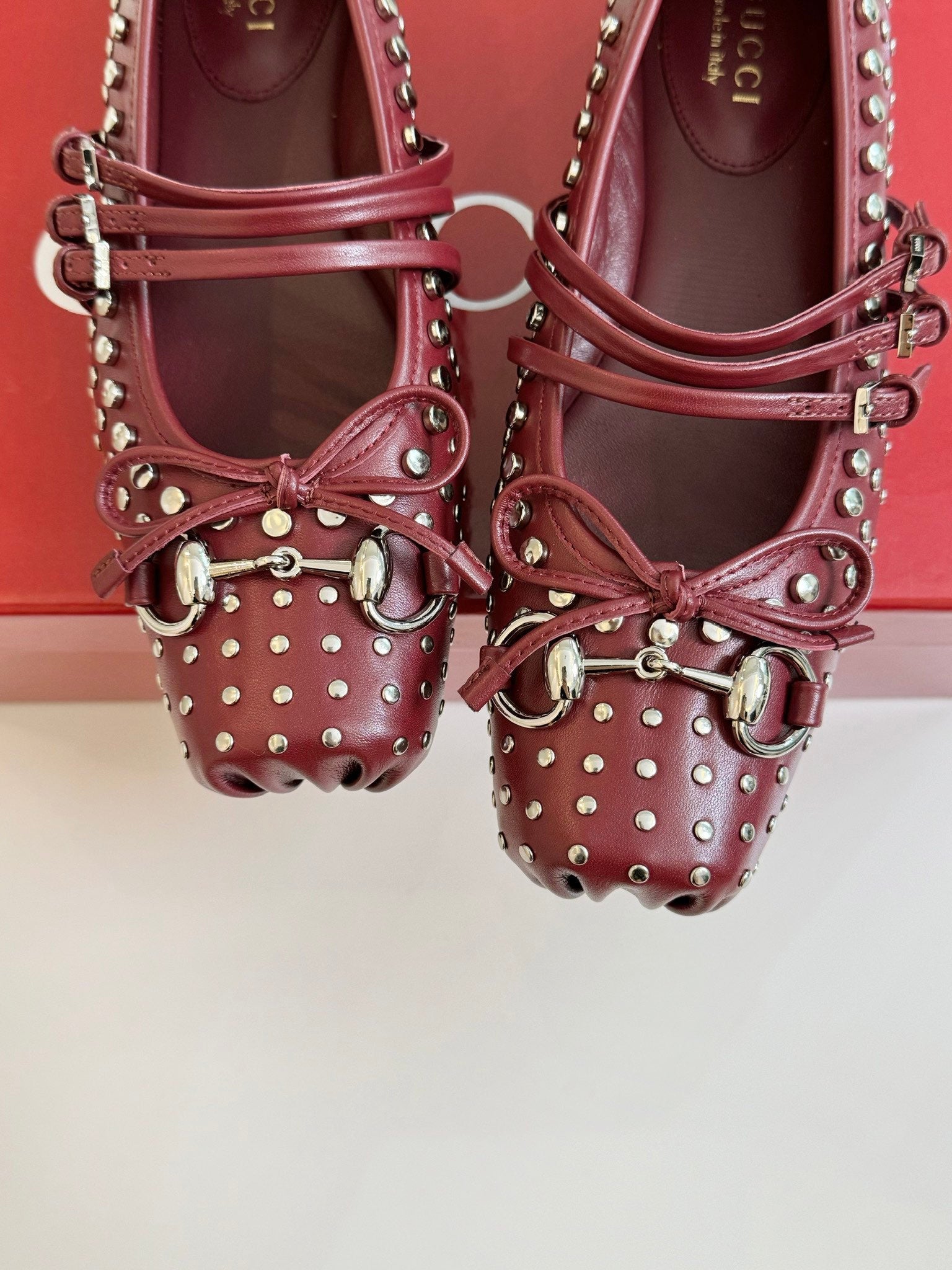 GUCCI RIVETS BALLET FLAT GARNET HORIZONTAL STRAPS LAMBSKIN