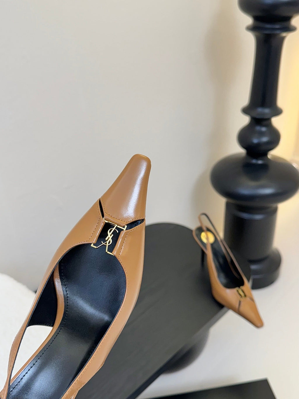 LOUIS VUITTON BABYLONE BRETEUIL SLINGBACK 85 MM PUMPS IN PEANUT BROWN SMOOTH LEATHER