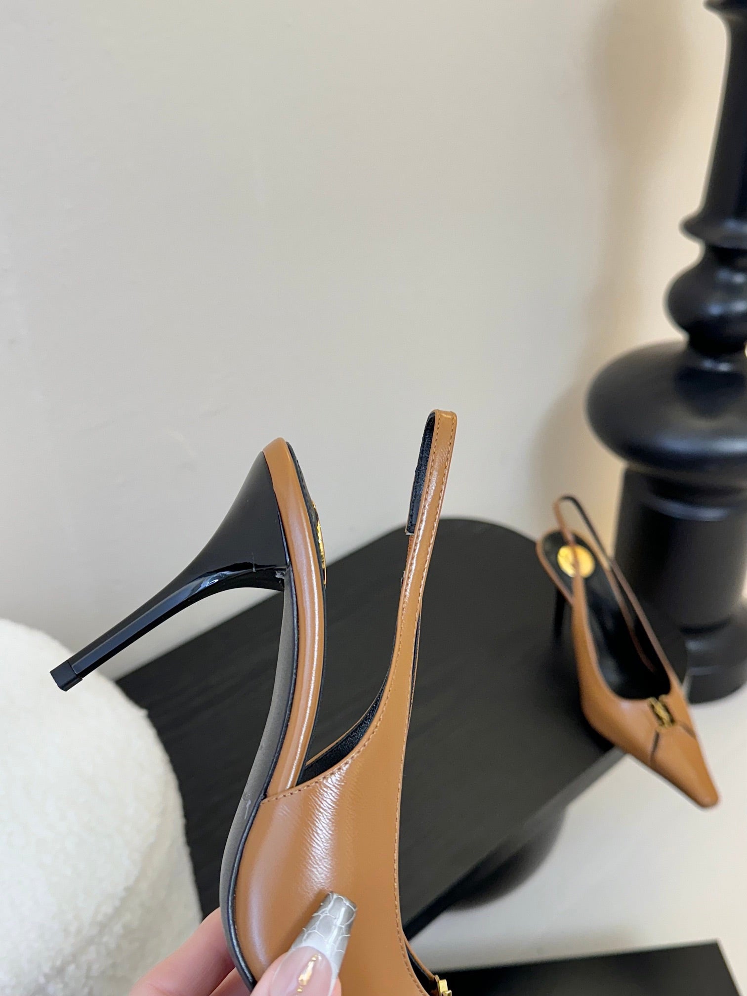 LOUIS VUITTON BABYLONE BRETEUIL SLINGBACK 85 MM PUMPS IN PEANUT BROWN SMOOTH LEATHER