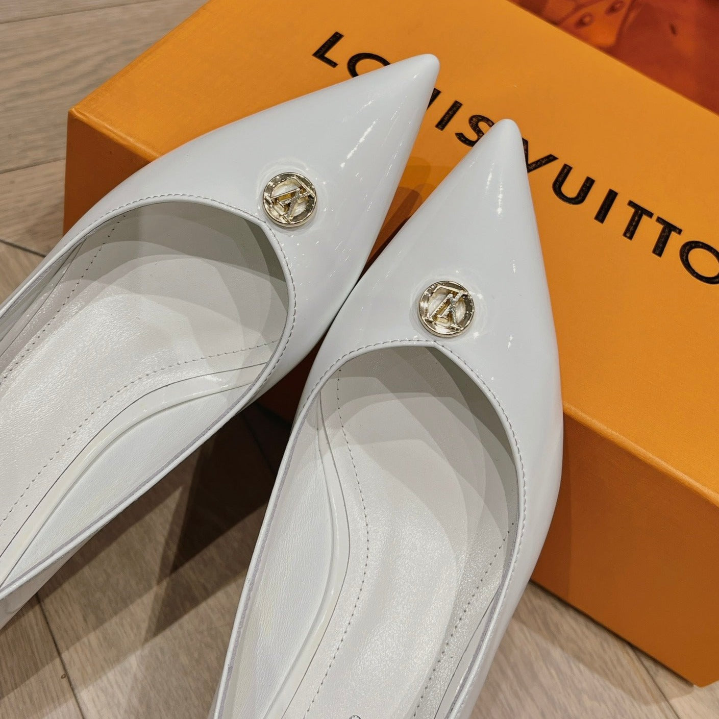 LOUIS VUITTON LV SINGLE LOW HEEL PUMP WHITE