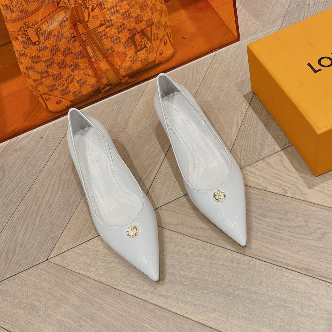LOUIS VUITTON LV SINGLE LOW HEEL PUMP WHITE