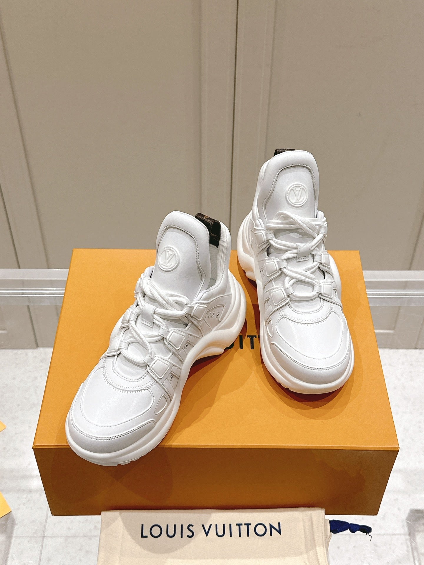 LOUIS VUITTON LV BARRACUDA SNEAKER IN WHITE CALFSKIN