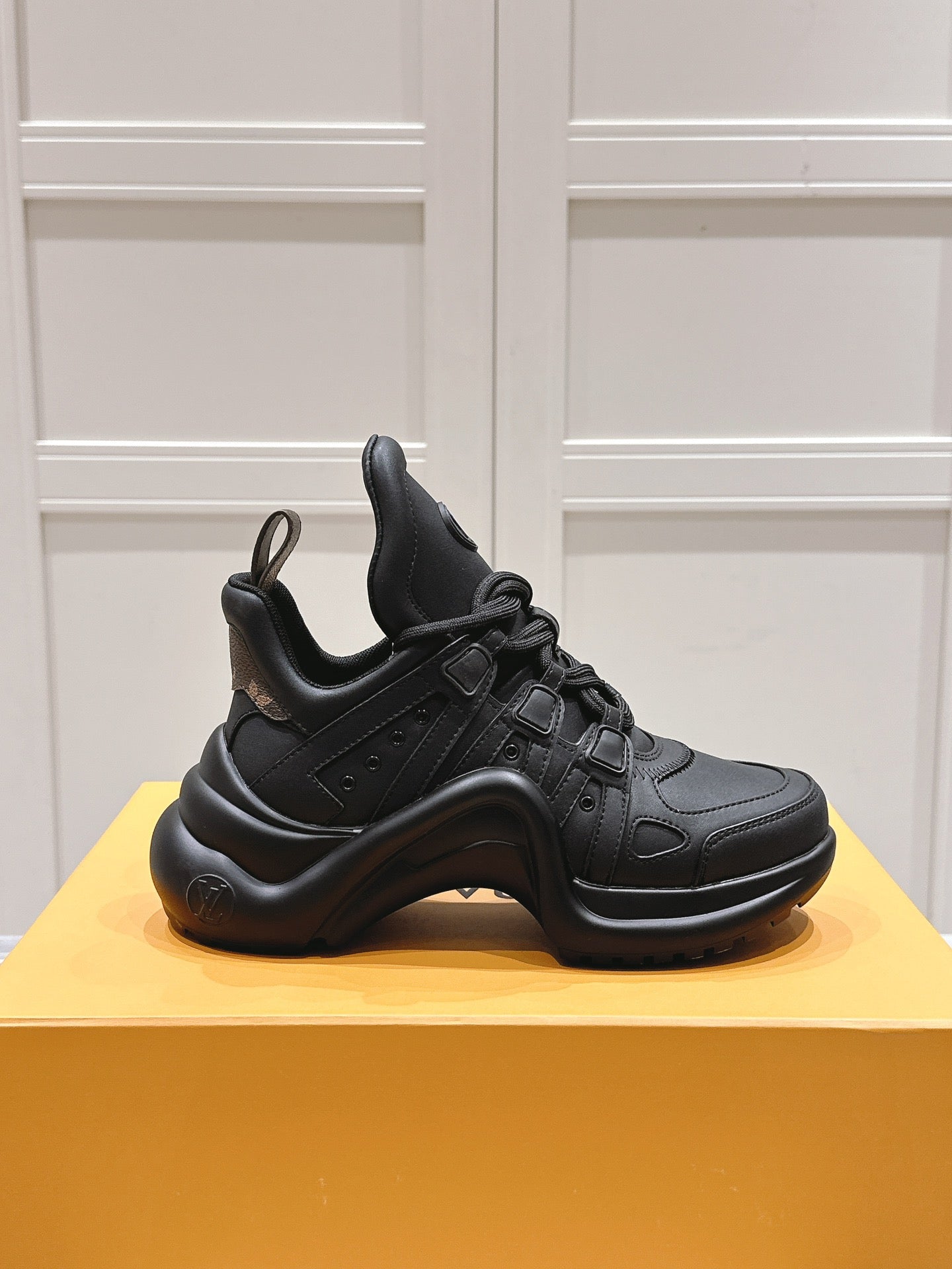 LOUIS VUITTON LV BARRACUDA SNEAKER IN BLACK CALFSKIN