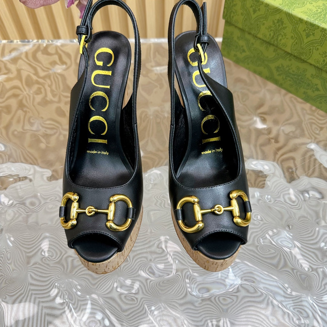 GUCCI SANDAL WITH PLATFORM AND CLAMP BLACK LAMBSKIN