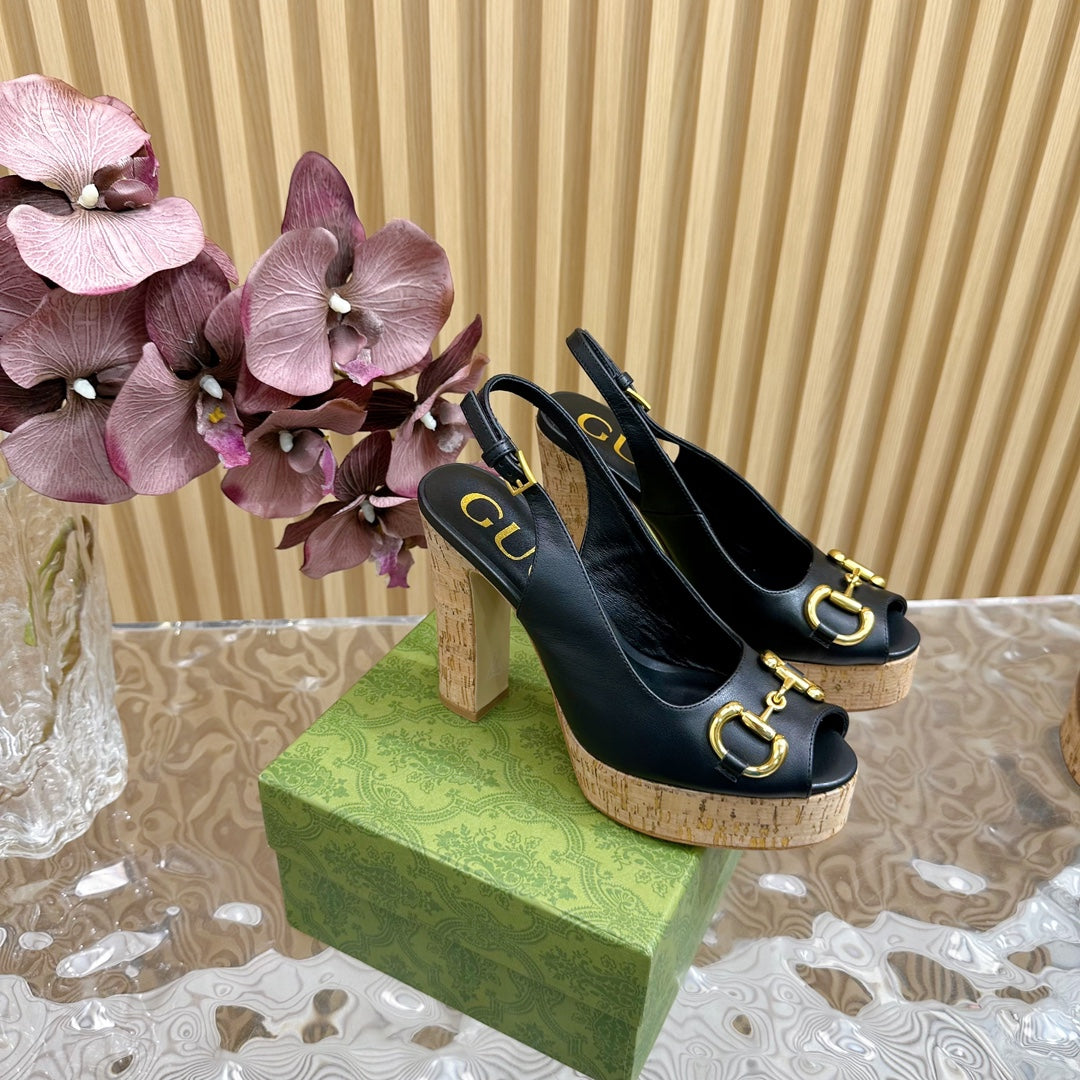 GUCCI SANDAL WITH PLATFORM AND CLAMP BLACK LAMBSKIN