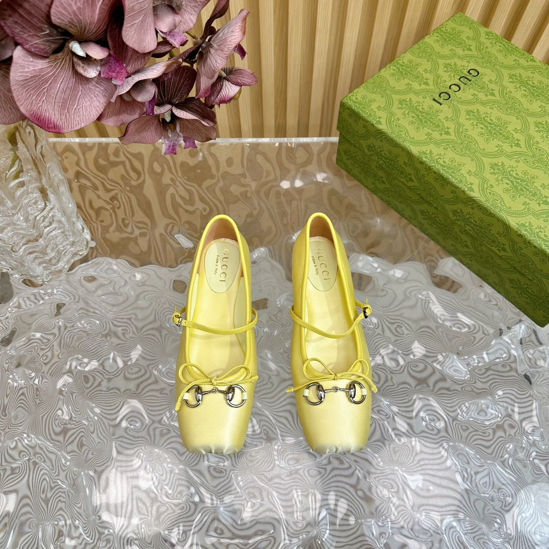 GUCCI BALLET FLAT IN LIGHT YELLOW SILK WITH SILVER HARDWARE