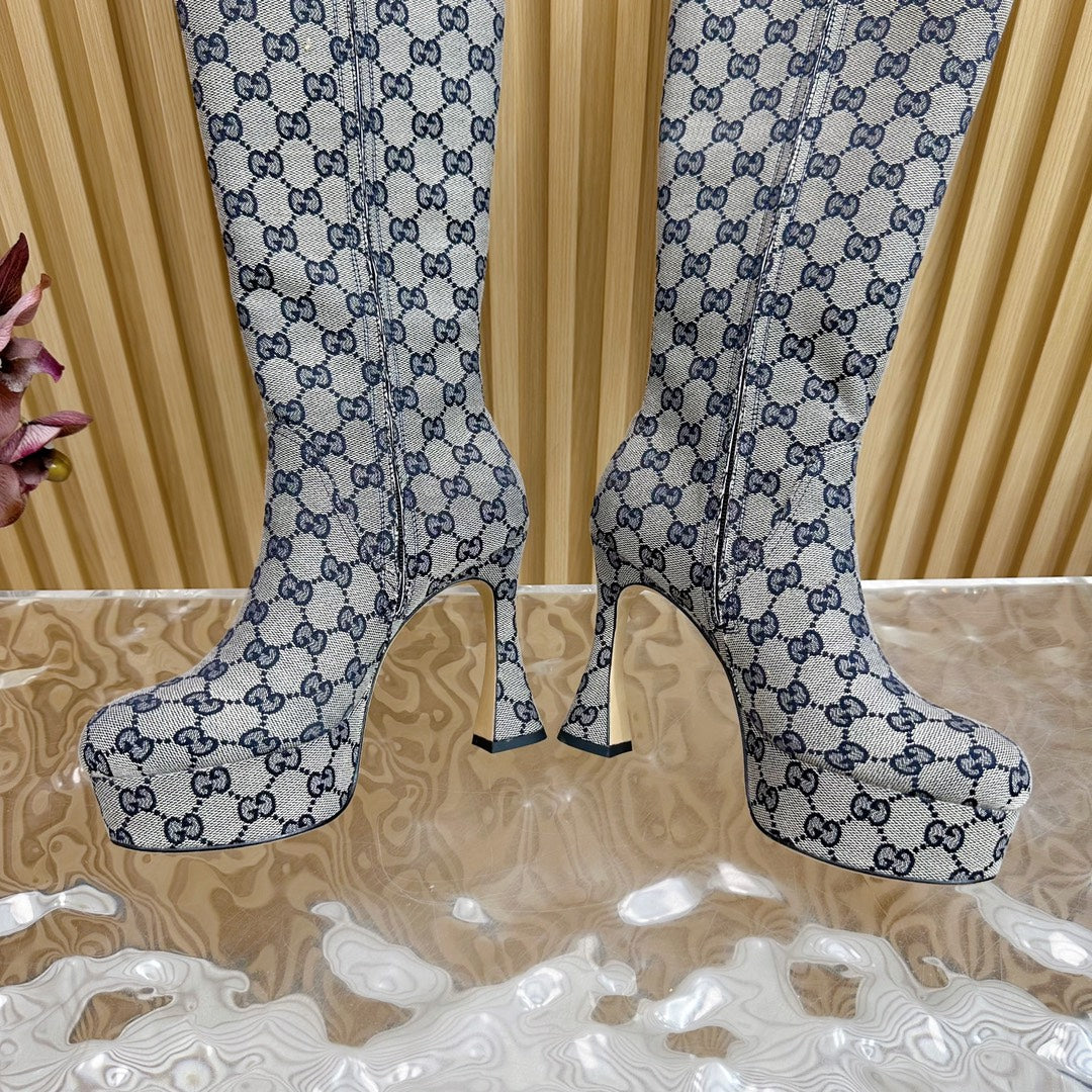 GUCCI PLATFORM KNEE BOOTS IN LIGHT GRAY MONOGRAM CANVAS AND SHEEPSKIN LINING