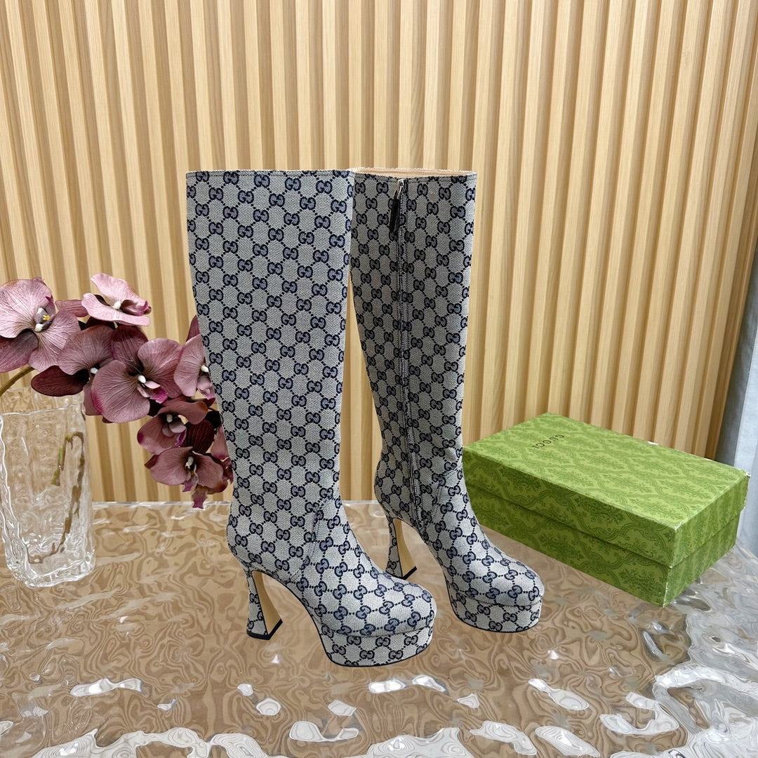GUCCI PLATFORM KNEE BOOTS IN LIGHT GRAY MONOGRAM CANVAS AND SHEEPSKIN LINING