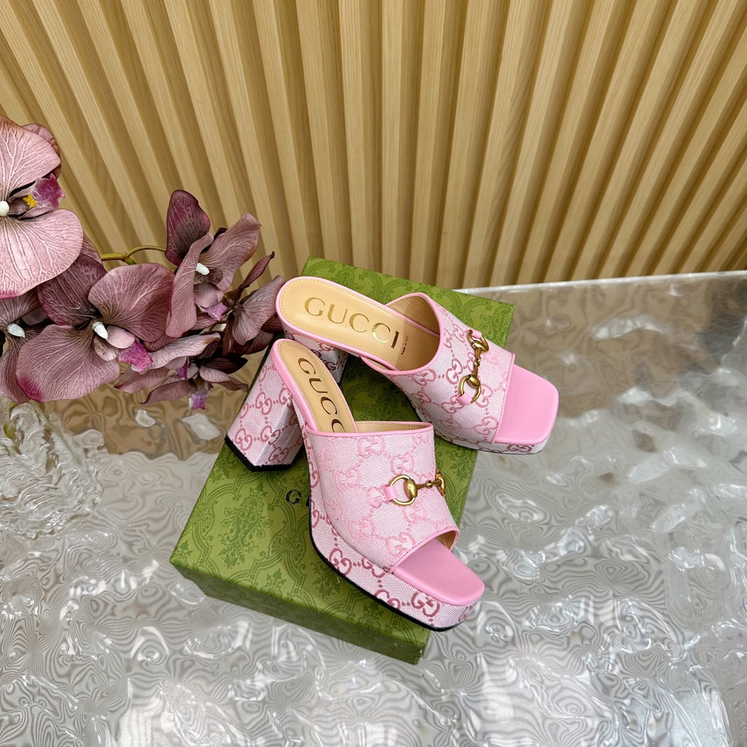 GUCCI HORSEBIT SLIDE SANDAL IN PINK MONOGRAM CANVAS AND SHEEPSKIN LINING