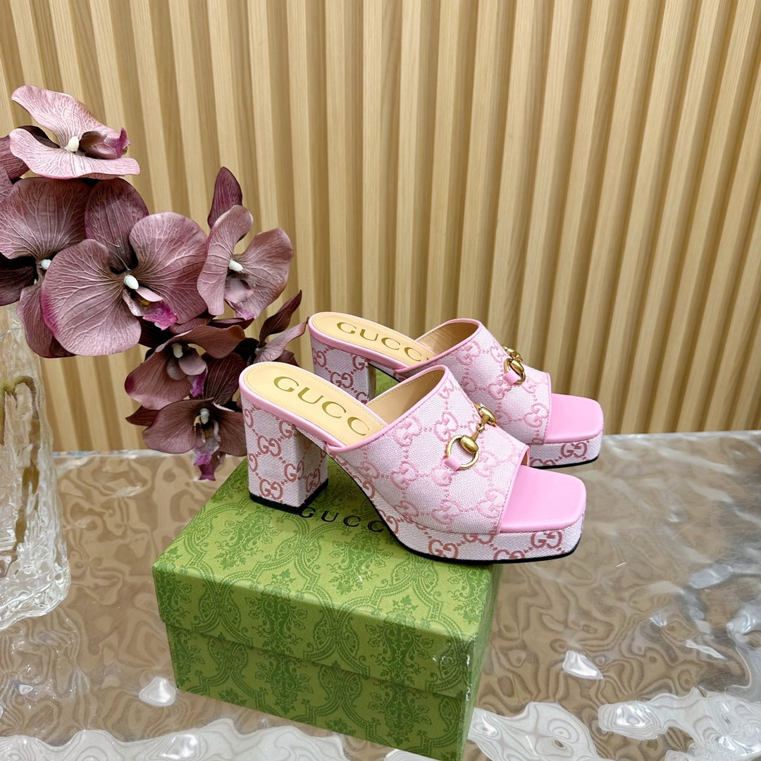 GUCCI HORSEBIT SLIDE SANDAL IN PINK MONOGRAM CANVAS AND SHEEPSKIN LINING