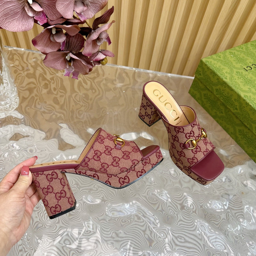 GUCCI HORSEBIT SLIDE SANDAL IN WINE RED MONOGRAM CANVAS AND SHEEPSKIN LINING