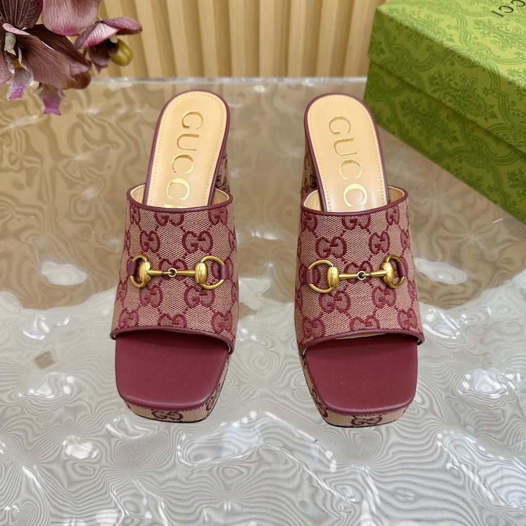 GUCCI HORSEBIT SLIDE SANDAL IN WINE RED MONOGRAM CANVAS AND SHEEPSKIN LINING