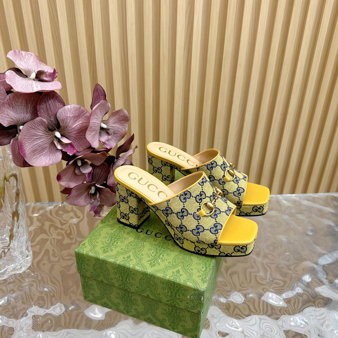 GUCCI HORSEBIT SLIDE SANDAL IN TUSCANY YELLOW MONOGRAM CANVAS AND SHEEPSKIN LINING