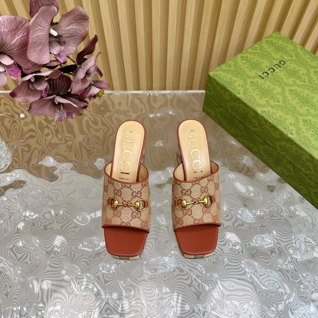 GUCCI HORSEBIT SLIDE SANDAL IN BRONZE ORANGE MONOGRAM CANVAS AND SHEEPSKIN LINING