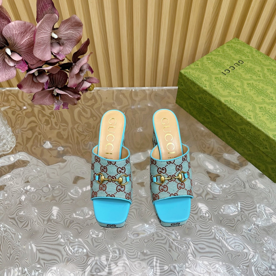 GUCCI HORSEBIT SLIDE SANDAL IN SKY BLUE MONOGRAM CANVAS AND SHEEPSKIN LINING
