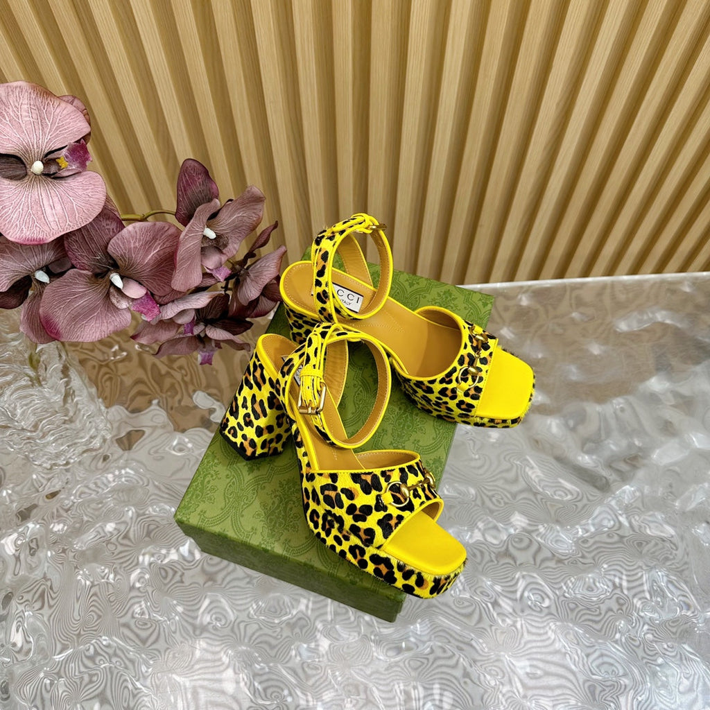 GUCCI HORSEBIT HIGH-HEEL SANDAL WITH LEOPARD PRINT IN BRIGHT YELLOW VELVET AND CALFSKIN LINING