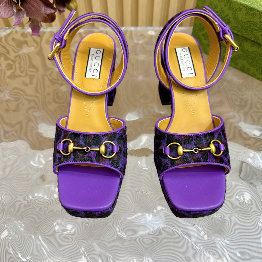 GUCCI HORSEBIT HIGH-HEEL SANDAL WITH LEOPARD PRINT IN PURPLE VELVET AND CALFSKIN LINING