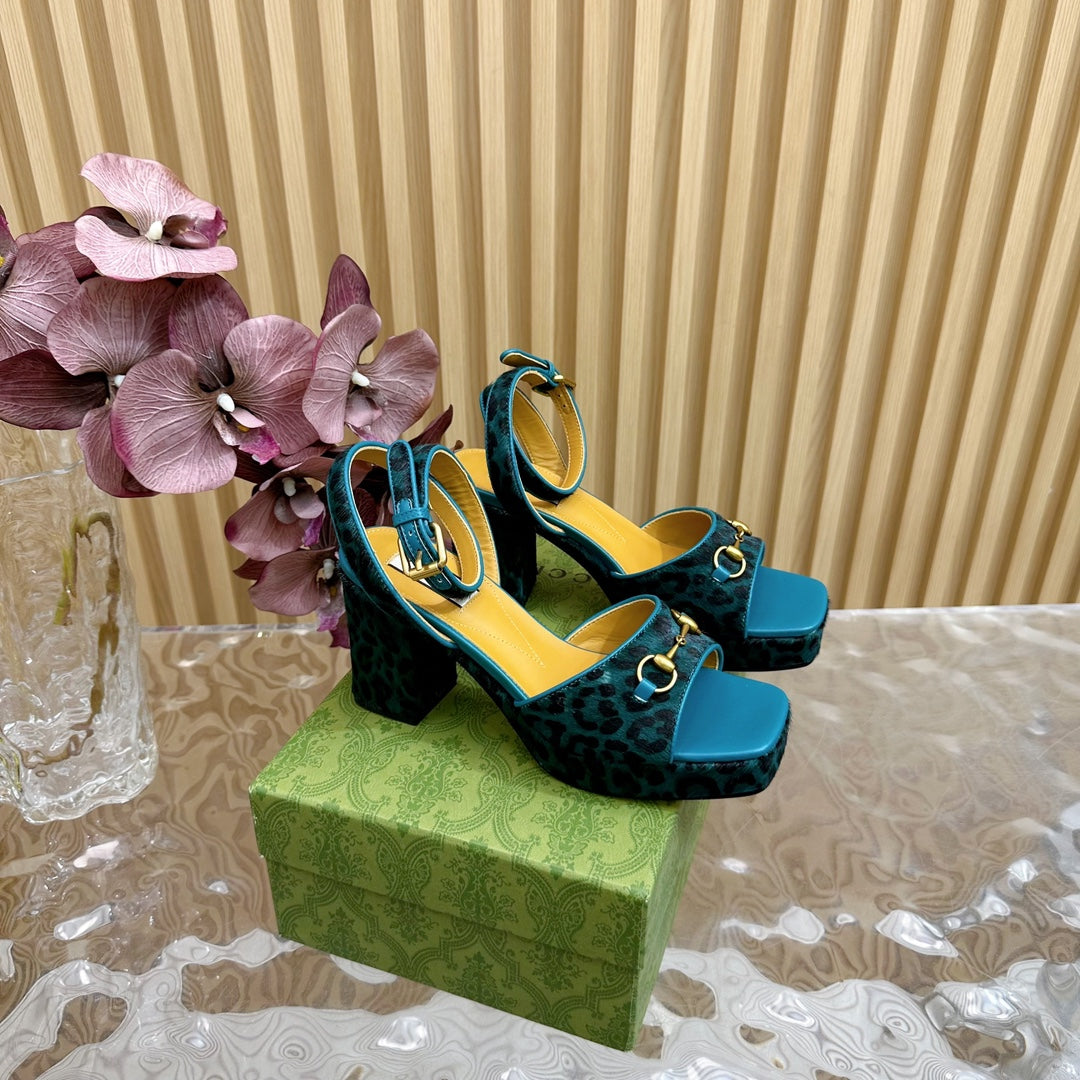 GUCCI HORSEBIT HIGH-HEEL SANDAL WITH LEOPARD PRINT IN TURQUOISE VELVET AND CALFSKIN LINING