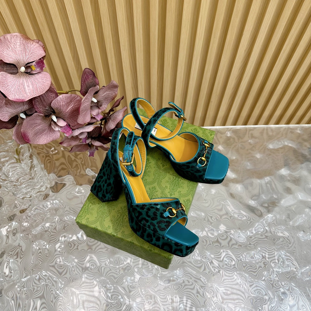 GUCCI HORSEBIT HIGH-HEEL SANDAL WITH LEOPARD PRINT IN TURQUOISE VELVET AND CALFSKIN LINING