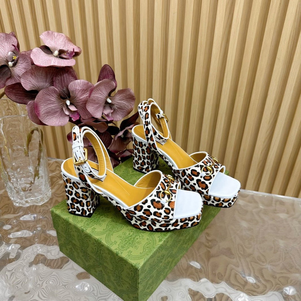 GUCCI HORSEBIT HIGH-HEEL SANDAL WITH LEOPARD PRINT IN WHITE VELVET AND CALFSKIN LINING