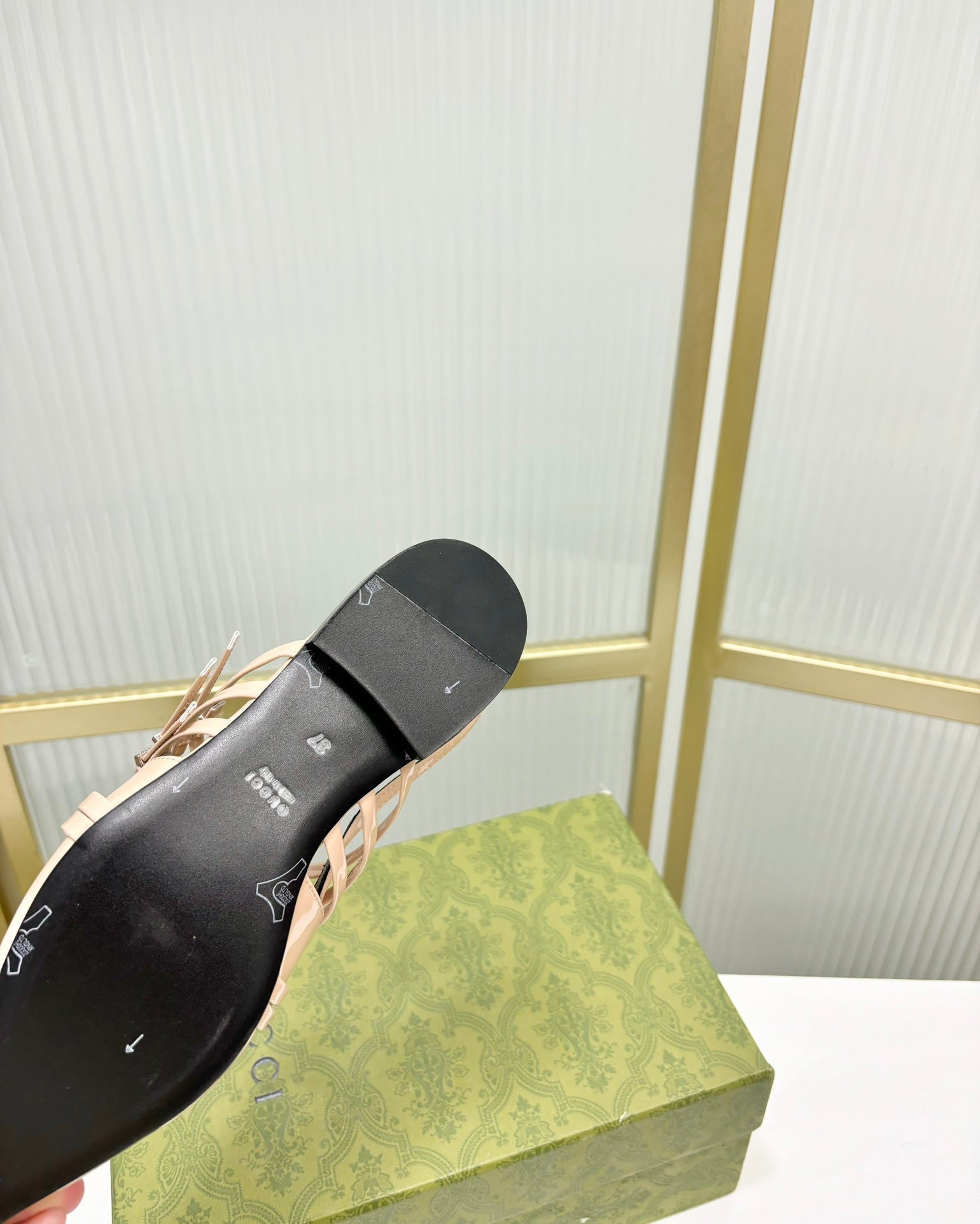 GUCCI STRAPPY FLAT SLINGBACK IN BEIGE CREAM GLOSSY CALFSKIN