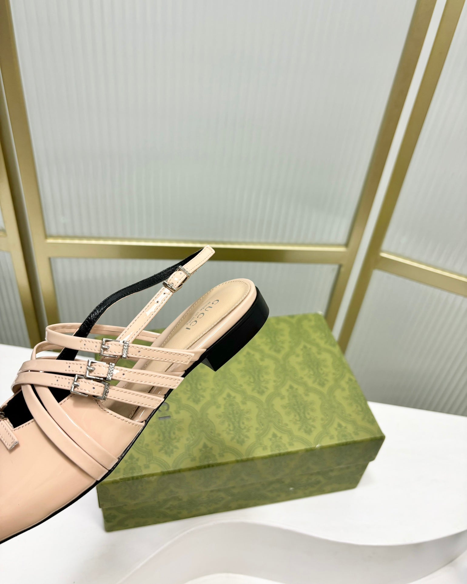 GUCCI STRAPPY FLAT SLINGBACK IN BEIGE CREAM GLOSSY CALFSKIN