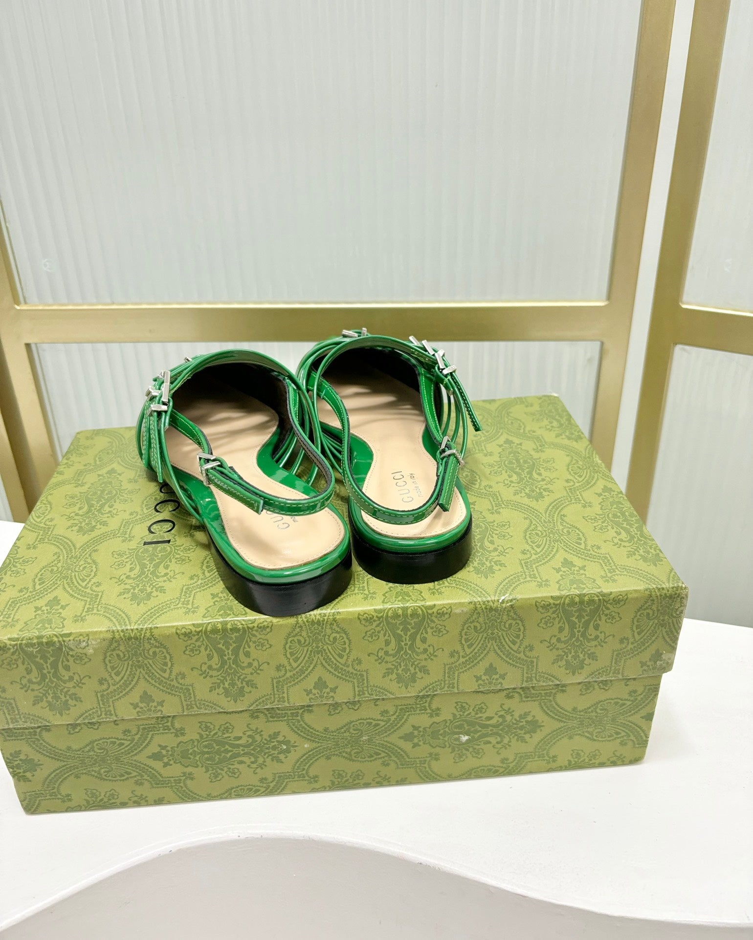 GUCCI STRAPPY FLAT SLINGBACK IN EMERALD GREEN GLOSSY CALFSKIN
