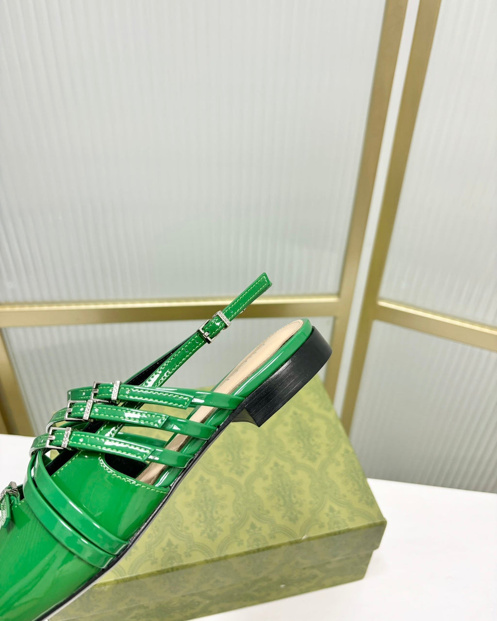 GUCCI STRAPPY FLAT SLINGBACK IN EMERALD GREEN GLOSSY CALFSKIN